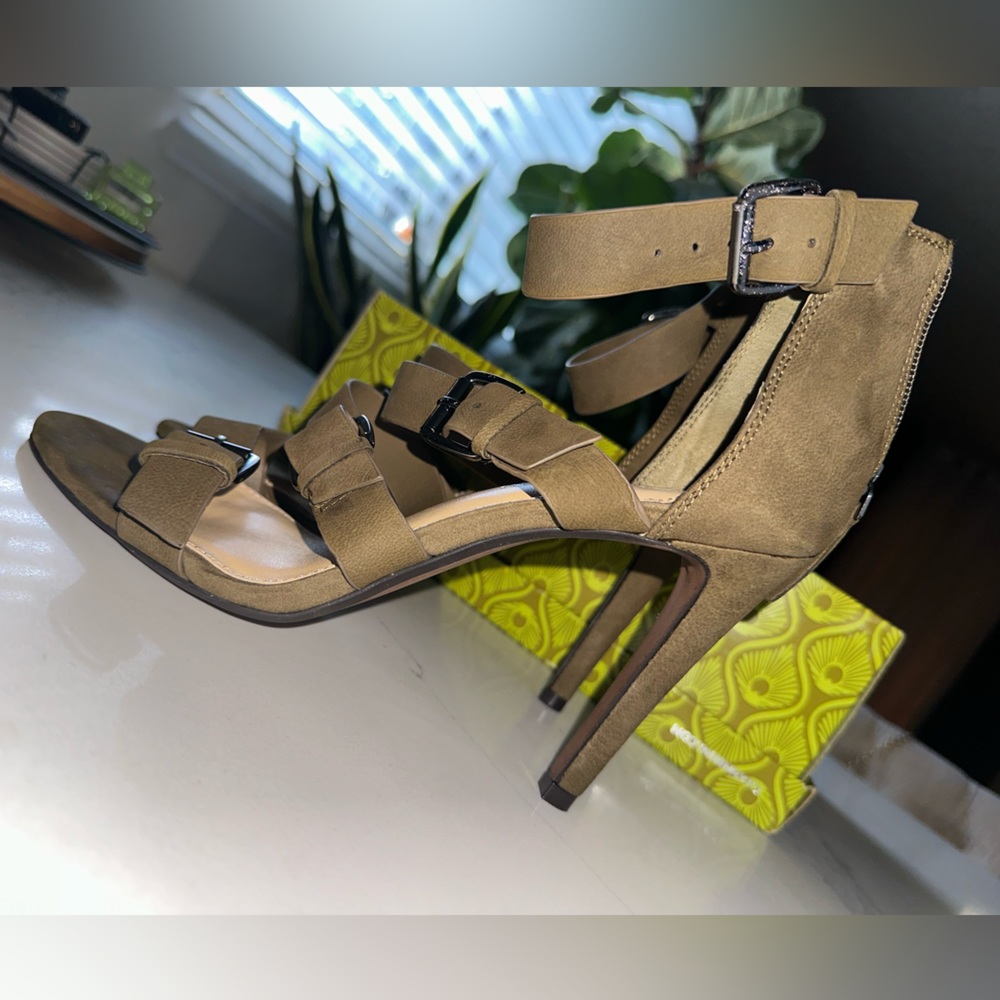 Gianni Bini Sandal Heels size 9